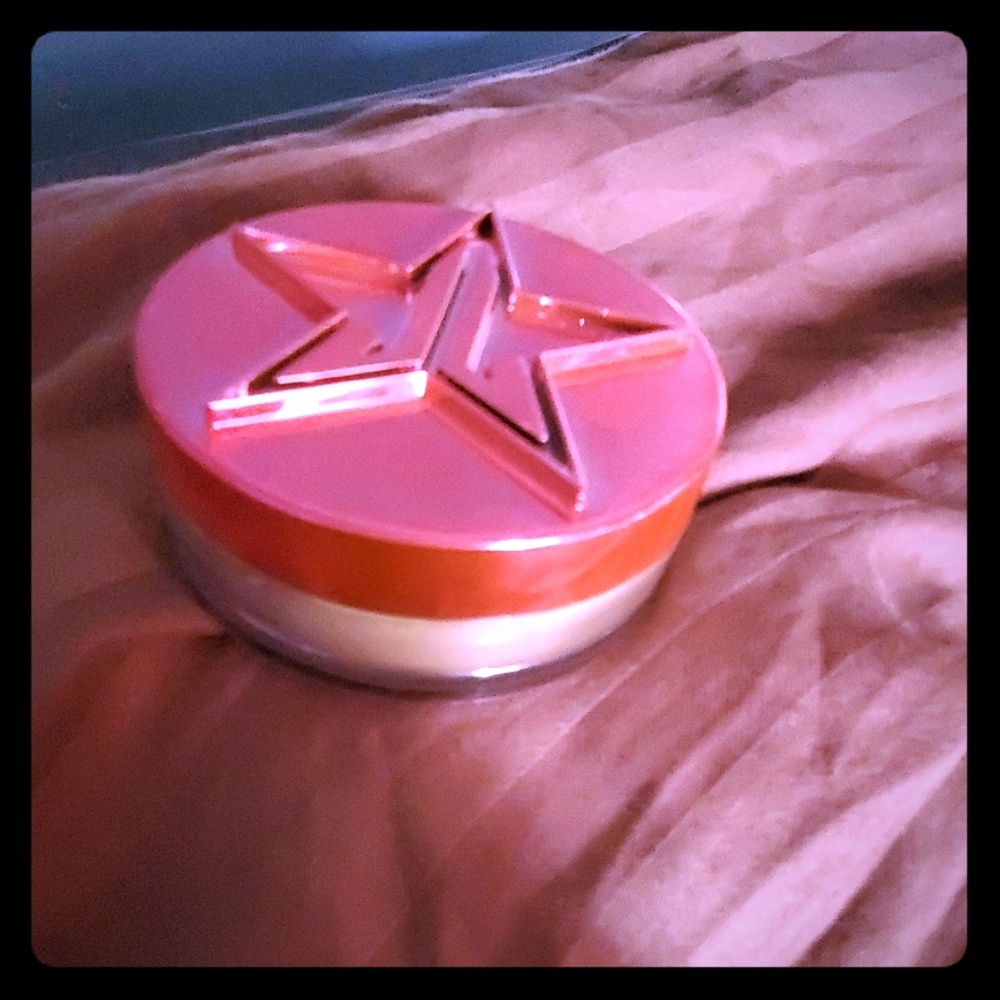 JEFFREE STAR COSMETICS

Magic Star Setting Powder